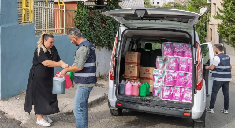 İzmir Büyükşehir’den Eğitime Sağlık Desteği: Okul Hijyen Seti Dağıtımları Devam Ediyor