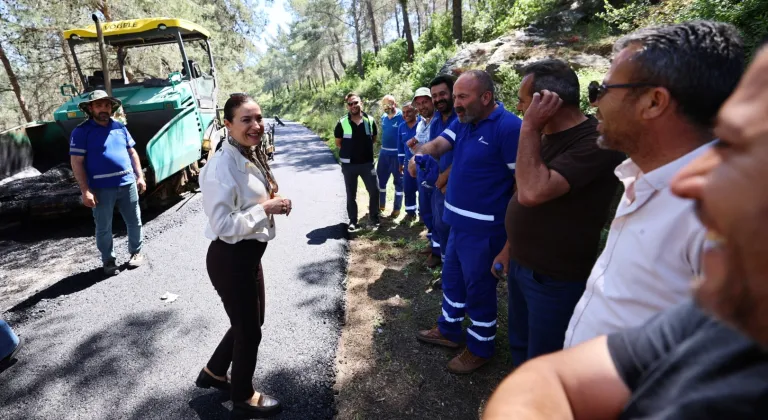 İzmir Efes Selçuk'ta asfaltlama çalışmaları sürüyor