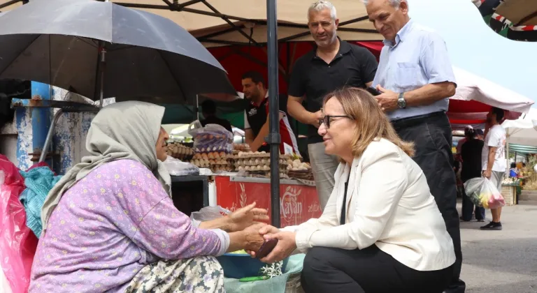 İzmir Güzelbahçe'de Başkan Vekili Akın'dan semt pazarlarına ziyaret