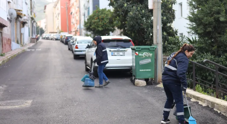 İzmir Karabağlar ‘da temizlik çalışmaları tüm mahallelere yayılıyor