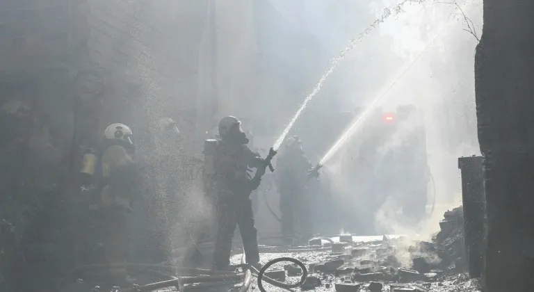 İzmir Konak’ta bina yangını kontrol altında