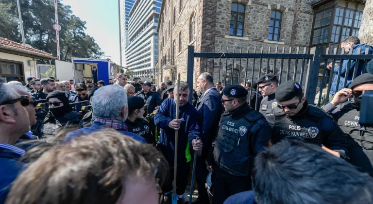 İzmir Meslek Fabrikası’nda gerginlik sürüyor! Vakıflar'ın işlemi tepki topladı