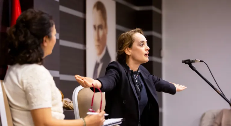 İzmir Narlıdere’de Dünya Tiyatrolar Günü’nde Afife Jale anıldı