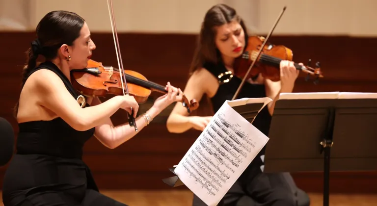 İzmir Oda Orkestrası yine ayakta alkışlandı