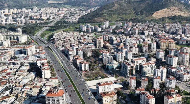 İzmir Trafiğine Nefes Aldıracak Üst Geçit Yolda
