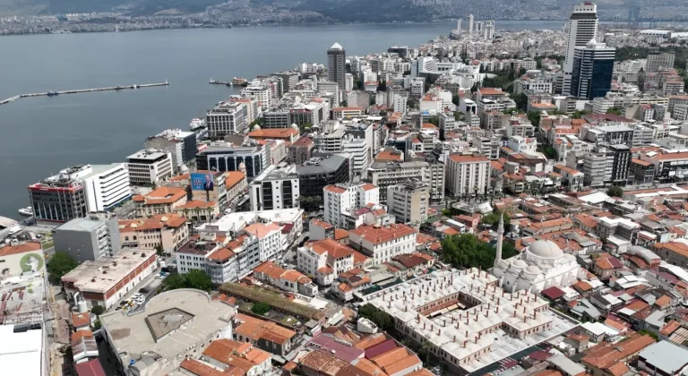 “İzmir Yenileniyor” markası tescillendi