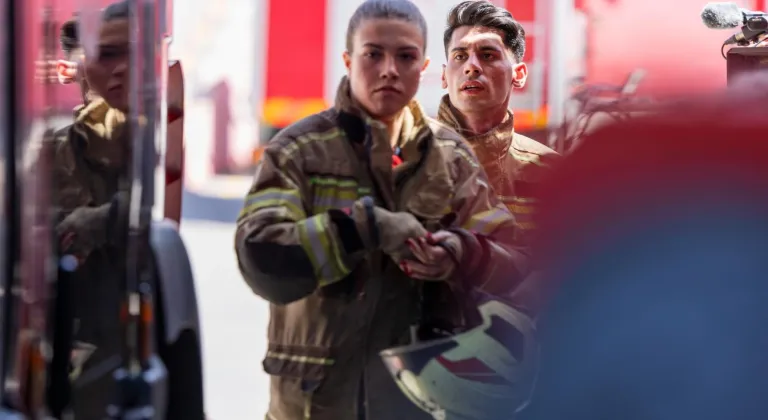 İzmir'de alevlerin içine 19’unda girdiler