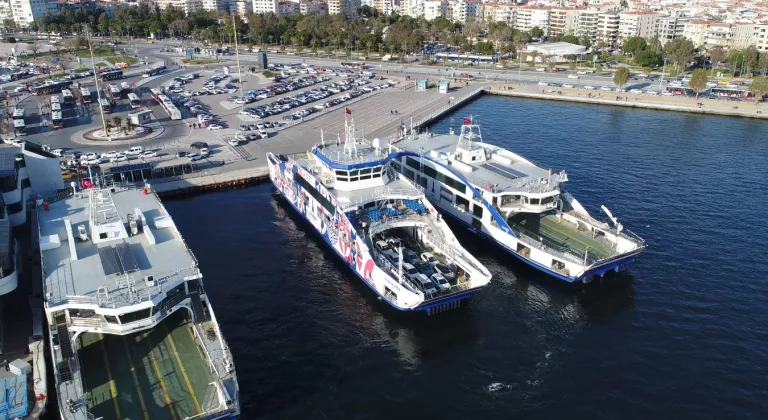 İzmir’de Arabalı Vapur Seferleri Trafiğe Nefes Aldırdı