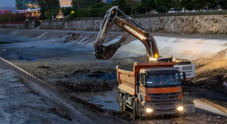 İzmir’de Derelerde 7/24 Temizlik Seferberliği