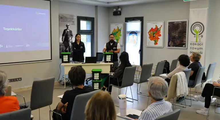 İzmir'de Efes Tarlası Yaşam Köyü’nde bokaşi kompost eğitimi