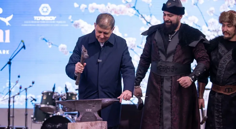 İzmir’de ilk bahar bayramı coşkusu