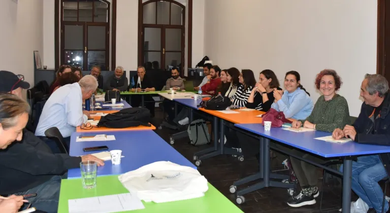 İzmir'de kentsel politikalar 'Demokrasi Okulu’nda konuşuldu