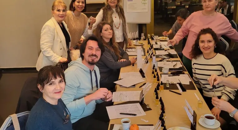 İzmir'de kokular iyiliğe yükseldi... Braille kitaplara erişim için özel etkinlik