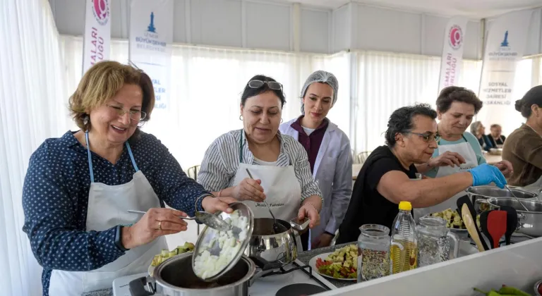 İzmir'de Mahalle Mutfağı açıldı