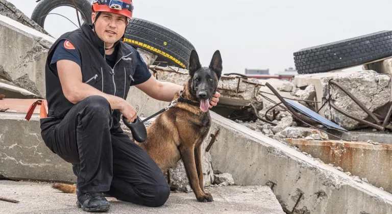 İzmir'de Momo enkaz için eğitiliyor