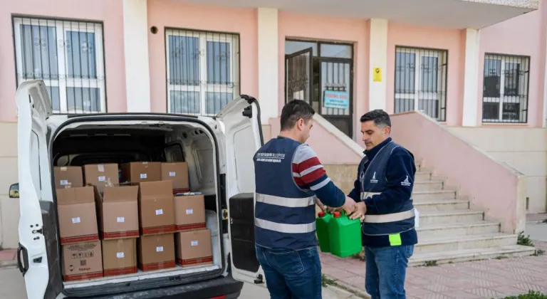 İzmir'de okullara hijyen desteği sürüyor