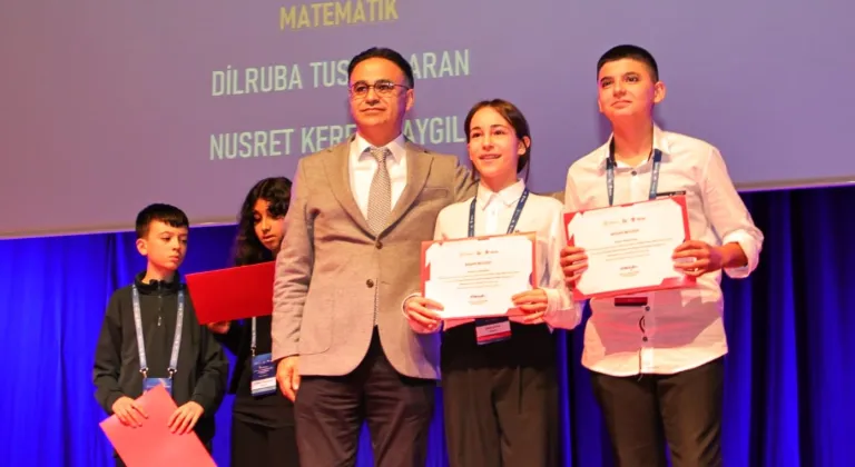 İzmir’de TÜBİTAK 2204-B Bölge Ödülleri sahiplerini buldu