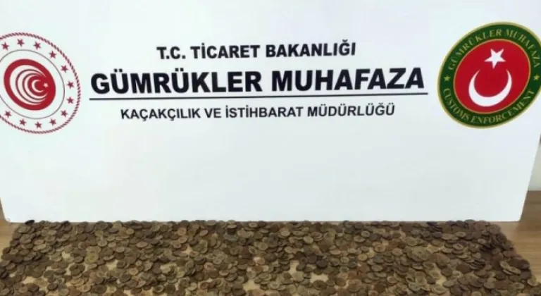 İzmir'den İtalya'ya kaçırılacaktı! 7 bin 550 sikke ve figür ele geçirildi
