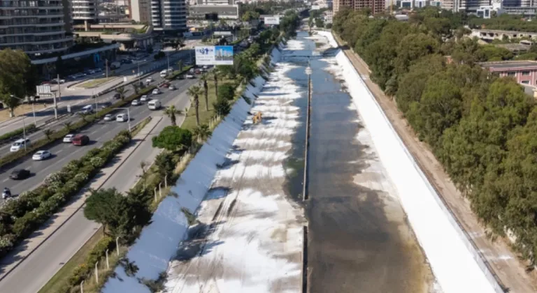 İzmir'in dere yataklarında kesintisiz mesai