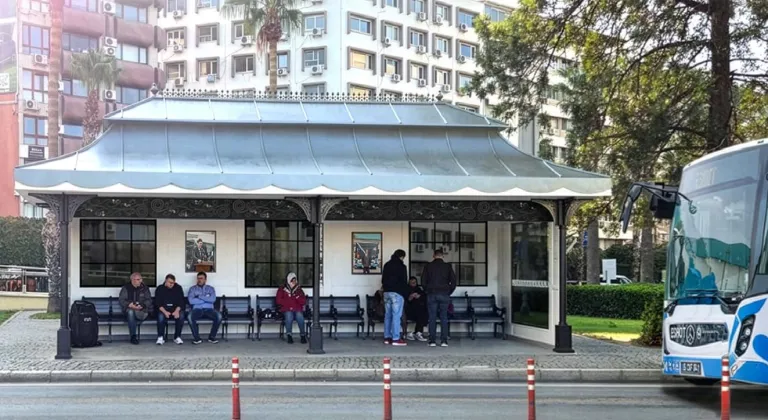 İzmir’in kimliğini yansıtan 'simgesel' durak