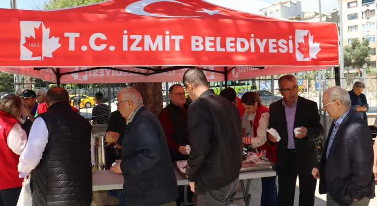İzmit Belediyesi Cumalık gönül ikramlarını Kozluk'ta yaptı