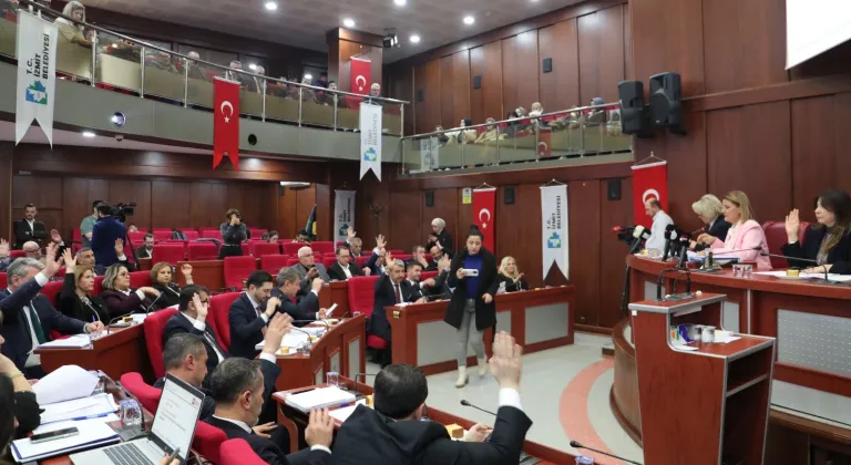 İzmit Belediyesi Meclisi’nde görev dağılımı yapıldı