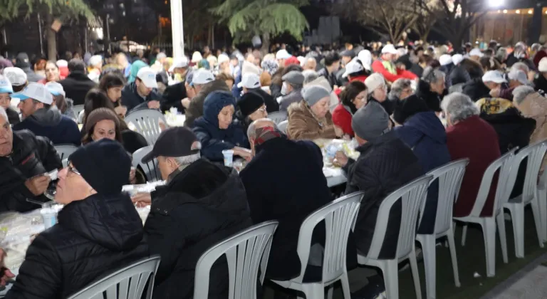 İzmit sofrasını bu kez Yahya Kaptan’la paylaştı