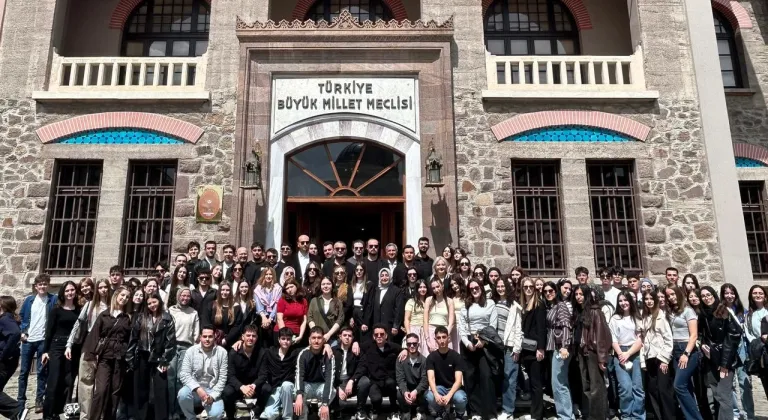 İzmitli öğrenciler Ankara’da motivasyon depoladı