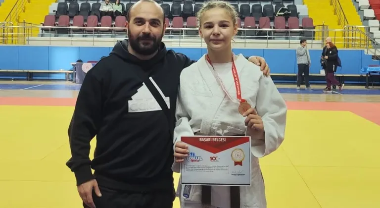 İzmitli Özge Çolak Judoda Türkiye üçüncüsü oldu