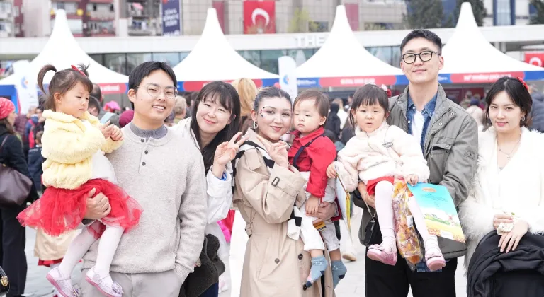 İzmit’te 23 Nisan Coşkusu Dünya Buluşmasına Dönüştü