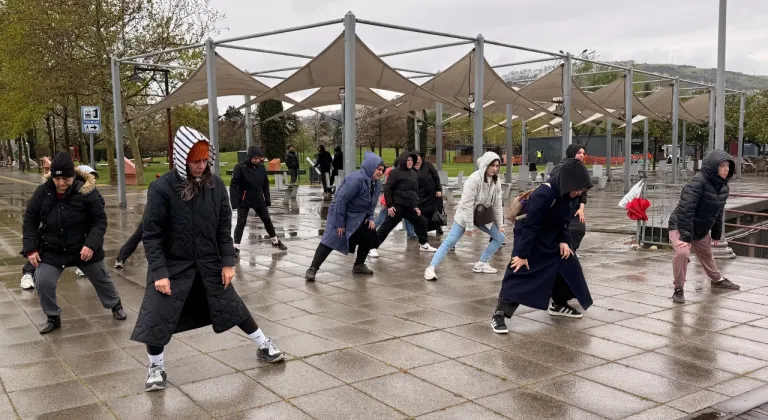 İzmit’te bayram coşkusu sağlıklı adımlarla başladı