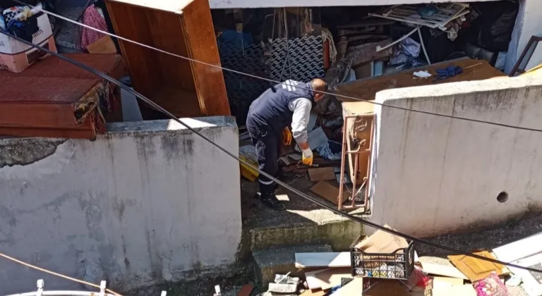 İzmit'te belediyeden çöp eve müdahale