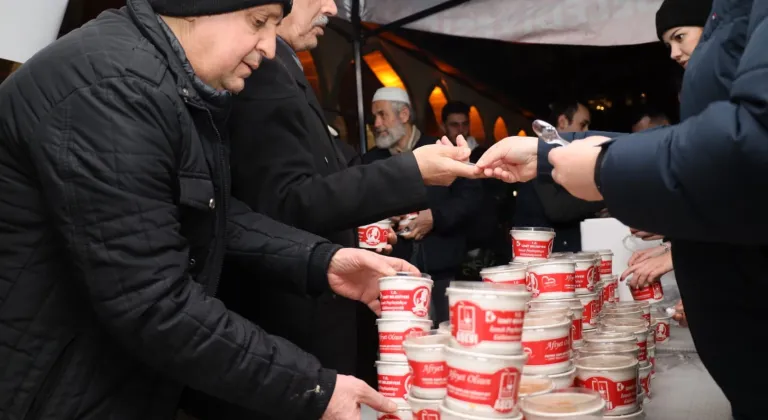 İzmit'te Çanakkale Şehitleri anısına helva ikramı