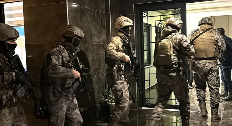 Jandarmadan 28 ilde FETÖ’ye darbe