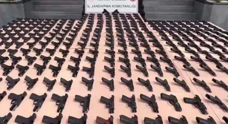 Jandarma’dan dev operasyon... 1.107 ruhsatsız tabanca ele geçirildi