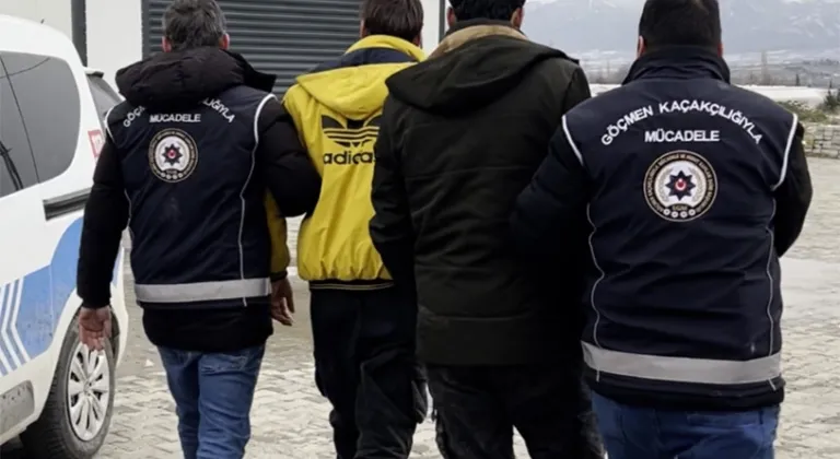 Kaçak göçmenler, TIR'ın yatak kısmında saklanırken yakalandı