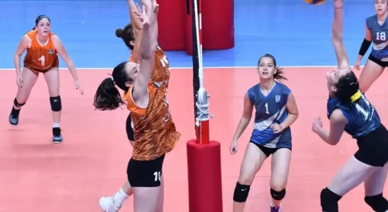 Kadınlar, Voleybol Maçında Sahada Olacak







