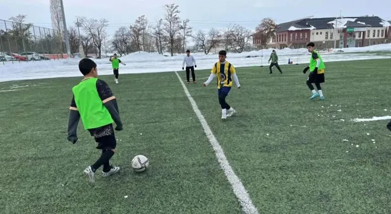 Kağızman’da geleceğin futbolcuları sahada yetişiyor