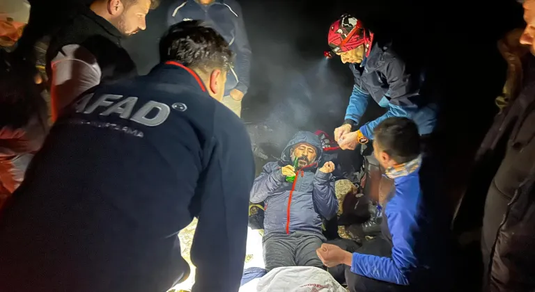 Kahramanmaraş'ta mahsur kalan 8 dağcı kurtarıldı