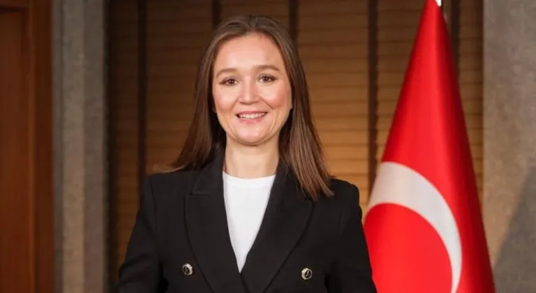 Kanser tedavisi gören Şehzadeler Belediye Başkanı Gülşah Durbay hayatını kaybetti