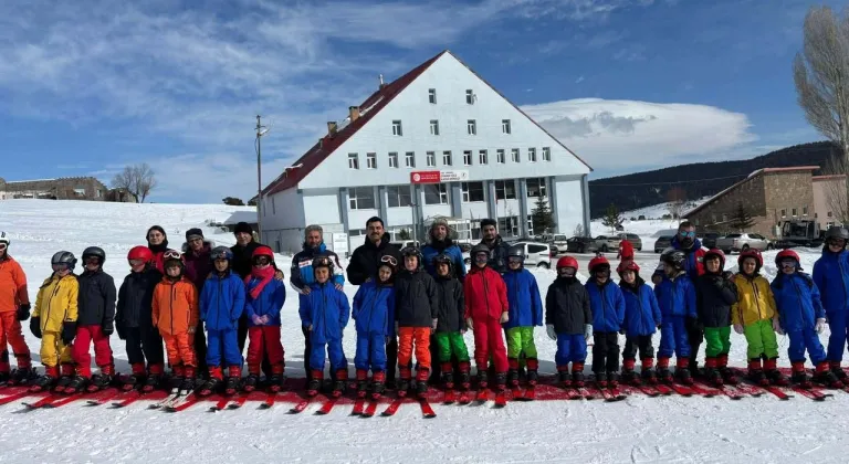 “Karın Yıldızları Sarıkamış’ta” projesi kapsamında öğrencilere moral ziyareti