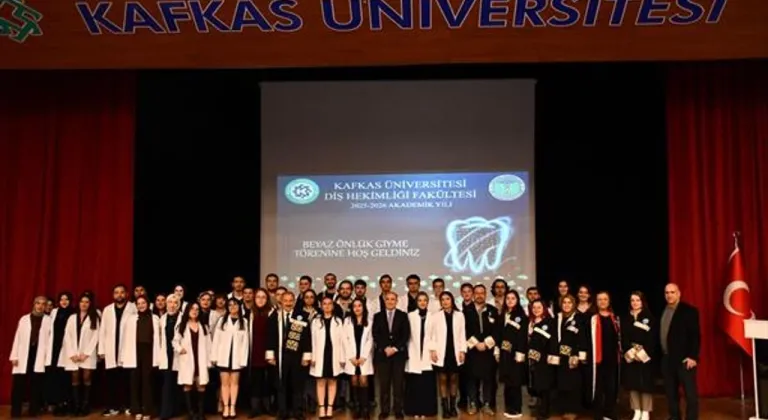 Kars Kafkas Üniversitesi İsmail Aytemiz Diş Hekimliği Fakültesi'nde beyaz önlük heyecanı