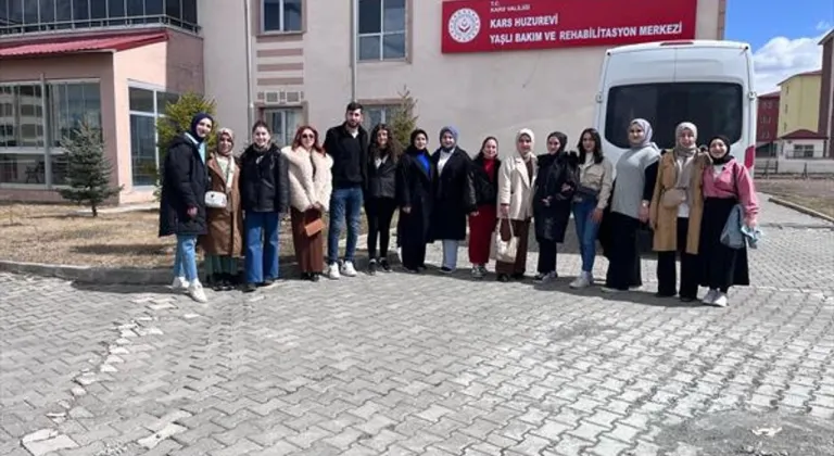 Kars Kafkas Üniversitesi öğrencilerinden huzurevine ziyaret
