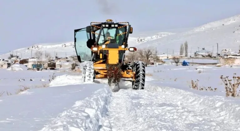 Kars’ta karla mücadele sürüyor: Kapanan 208 köy yolunun 190’ı ulaşıma açıldı