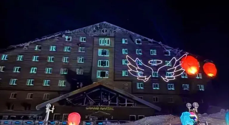 Kartalkaya faciasında yaşamını yitirenler otel önünde anıldı