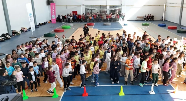 Kayseri Büyükşehir Develili öğrencileri sporla buluşturdu