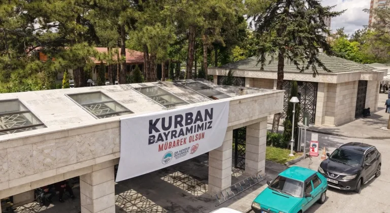 Kayseri Büyükşehir mezarlıkları bayrama hazırladı