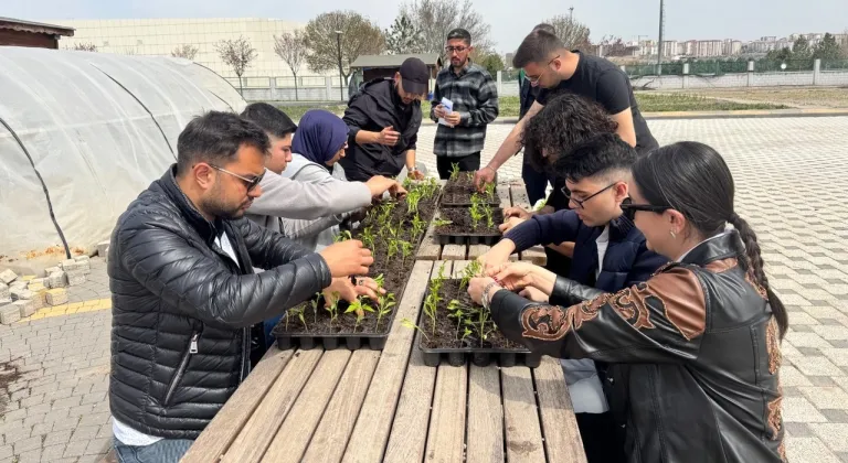Kayseri Büyükşehir'den üniversitelilere uygulamalı tarım eğitimi