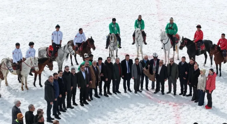 Kayseri Erciyes'te Kökbörü rüzgarı