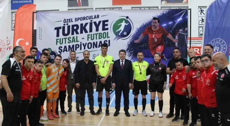 Kayseri Kocasinan Belediyespor Down Sendromlu Futbol Takımı şampiyon oldu